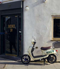 【 UCHI - Floor Staff 】