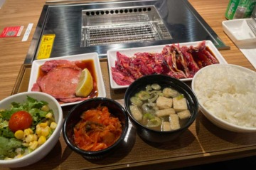 焼肉ライク👍・ストラットフォード店舗 🌟ホールスタッフ、レストランスーパーバイザー募集🌟