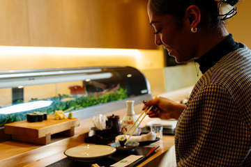 Kiku Restaurant ウェイター、ウェイトレス募集
