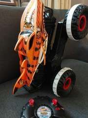 美品！ ラジコン Hot Wheels 特大 モンスタートラック 定価£67 充電式 RCカー