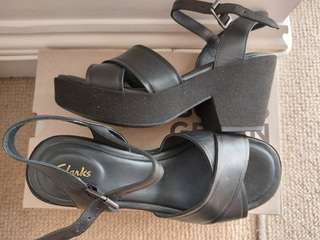 未使用 箱入 クラークス ブロックヒール レザー サンダル UK3/ 22.5cm 黒 Clarks