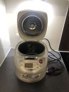 TIGER日本製・5.5合炊き炊飯器・変圧器不要
