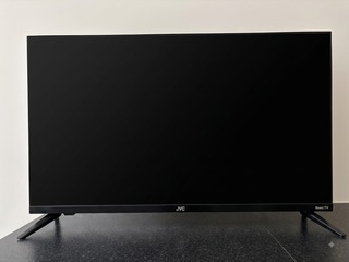 テレビ 32インチ £30 JVC Roku