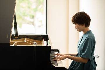 ピアノレッスン🎹現役ジャズピアニストがやりたい事に合わせてレッスンします｜単発可