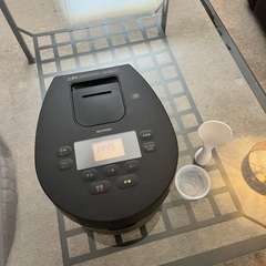 2024年製 アイリスオーヤマ IH炊飯器 5.5合（しゃもじ・計量カップ付き）